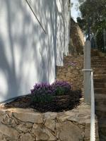 A garden outside T1· Family Getaway 50m from the Beach