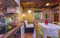 Kuchyň nebo kuchyňský kout v ubytování One-Bedroom Holiday Home In Labin