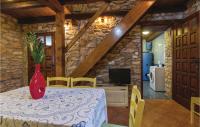 TV a/nebo společenská místnost v ubytování One-Bedroom Holiday Home In Labin