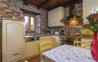 Kuchyň nebo kuchyňský kout v ubytování One-Bedroom Holiday Home In Labin