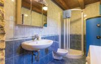 Koupelna v ubytování One-Bedroom Holiday Home In Labin