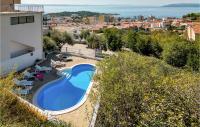 Bazén v ubytovaní Holiday Home Put Zuke I alebo v jeho blízkosti