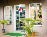 un edificio con palmeras frente a una ventana en Paprika Stays Panjim Donapaula, en Panaji