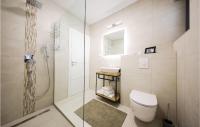 Koupelna v ubytování 1 Bedroom Lovely Apartment In Zadar