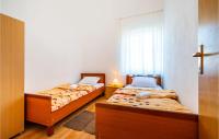 Posteľ alebo postele v izbe v ubytovaní 2 Bedroom Amazing Apartment In Nevidane