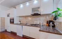 Kuchyň nebo kuchyňský kout v ubytování 1 Bedroom Nice Home In Korcula