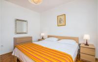Posteľ alebo postele v izbe v ubytovaní Amazing Apartment In Baska With Wifi
