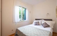 Posteľ alebo postele v izbe v ubytovaní Holiday Home Mala Lozna Ii