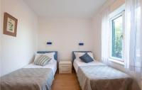 Posteľ alebo postele v izbe v ubytovaní Holiday Home Mala Lozna Ii