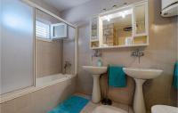 Koupelna v ubytování 1 Bedroom Nice Home In Korcula
