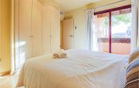 A bed or beds in a room at Lovely Apartment In Los Alcázares