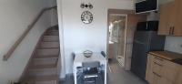 Kuchnia lub aneks kuchenny w obiekcie Appartement T2, terrasse, piscine, clim, proche plage