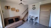 Część wypoczynkowa w obiekcie Appartement T2, terrasse, piscine, clim, proche plage