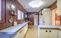Kuchyň nebo kuchyňský kout v ubytování 3 Bedroom Lovely Home In Breda