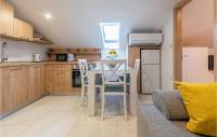 Kuchyňa alebo kuchynka v ubytovaní 1 Bedroom Stunning Apartment In Zadar
