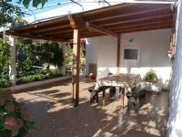 Vonkajšia záhrada v ubytovaní Apartments Mirko