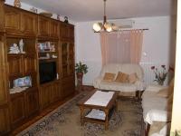 Televízia a/alebo spoločenská miestnosť v ubytovaní Apartments Mirko
