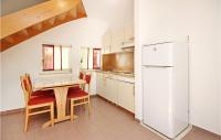 Kuchnia lub aneks kuchenny w obiekcie Awesome Apartment In Baska With Wifi