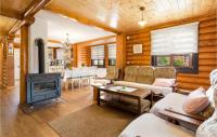 Posedenie v ubytovaní 4 Bedroom Beautiful Home In Otocac