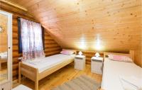 Posteľ alebo postele v izbe v ubytovaní 4 Bedroom Beautiful Home In Otocac