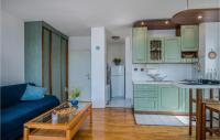 Kuchyň nebo kuchyňský kout v ubytování Amazing Apartment In Krk With Kitchen