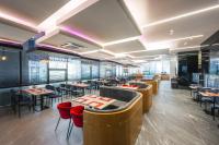 Restaurace v ubytování Blue Ocean Hotel 3