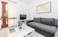 Televízia a/alebo spoločenská miestnosť v ubytovaní Holiday Home Jadrija Iv- Vi