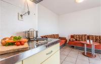 Plán poschodí v ubytovaní Beautiful Apartment In Njivice With Kitchen