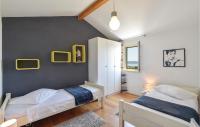 Posteľ alebo postele v izbe v ubytovaní Four-Bedroom Apartment Kastel Luksic With Sea View 06
