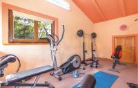 Fitness centrum a/nebo fitness zařízení v ubytování Beautiful Apartment In Pula With Sauna