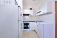 Kuchnia lub aneks kuchenny w obiekcie Apartment Dunato I