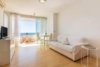 TV a/nebo společenská místnost v ubytování Roca Chica - Parking - Frente Playa - Terraza - Wifi - Bajondillo y Carihuela