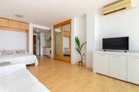 Postel nebo postele na pokoji v ubytování Roca Chica - Parking - Frente Playa - Terraza - Wifi - Bajondillo y Carihuela