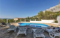 Bazén v ubytovaní Holiday Home Put Zuke I alebo v jeho blízkosti