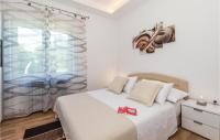 Posteľ alebo postele v izbe v ubytovaní Cozy Home In Viskovo With Wifi