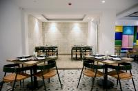 Restaurace v ubytování Hotel Le Roi Express Karol Bagh