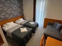 Łóżko lub łóżka w pokoju w obiekcie König Hotel