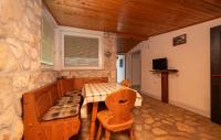 Televízia a/alebo spoločenská miestnosť v ubytovaní Nice Home In Liznjan With Wifi