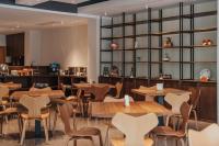 Lounge nebo bar v ubytování 峨眉山和院一溪清音酒店