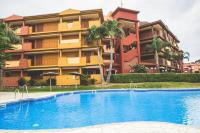Bazén v ubytování Apartamento Las Chapas - bonito y tranquilo nebo v jeho okolí