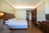 A bed or beds in a room at Hotel Coia de Vigo
