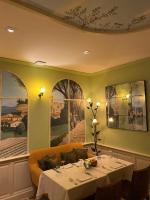 Posezení v ubytování Logis Hôtel La Bastide De Grignan & Restaurant "La Chênaie"