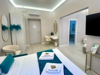 A television and/or entertainment centre at San Pietro Rooms 84
