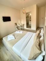 A bed or beds in a room at San Pietro Rooms 84