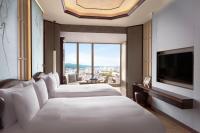 The Ritz-Carlton, Nanjingにあるベッド
