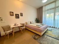 Łóżko lub łóżka w pokoju w obiekcie NEW, BEAUTIFUL APT WITH PARKING IN BEST LOCATION!
