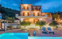 The swimming pool at or close to Amazing Home In Kokari