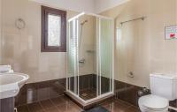 A bathroom at Amazing Home In Kokari