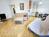 Telewizja i/lub zestaw kina domowego w obiekcie Green Kabaty Apartment 1