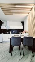 Kuchyňa alebo kuchynka v ubytovaní Apartament Black-White